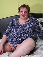 This big mature lady loves to play with herself