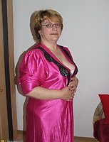 This housewife loves to get dirty when shes alone