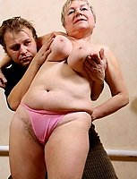 Juicy mom facefucked